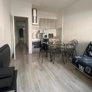  Appartement Cœur De Au 1er 66m2, Vu Sur La Place France